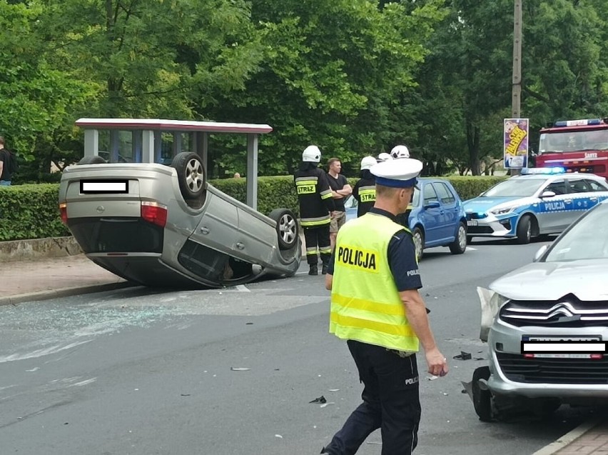 Wypadek na Krakowskim Przedmieściu w Wieluniu. Kierowca miał ponad 2,6 promila