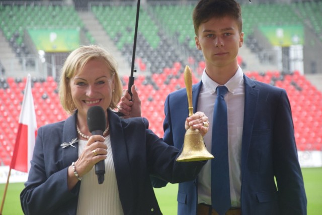 ZS 1 w Tychach - inauguracja roku szkolnego 2020/21 na stadionie miejskim