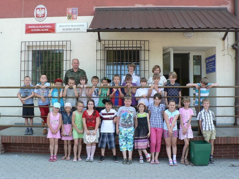 Uczniowie z Polski i Czech odwiedzili placówkę Straży Granicznej w Kudowie Słonem