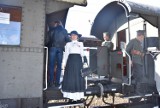 Pociąg retro zawitał do Wrześni. Wielkopolskie koleje zapraszają uczniów na niezwykłą lekcję historii 