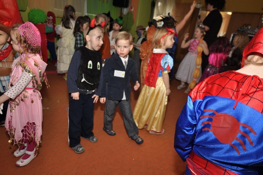 Przedszkole Nr 2 w Jastrzębiu-Zdroju: Zabawa karnawałowa w przedszkolu ZDJĘCIA