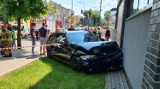 Wypadek na ulicy Wyszyńskiego w Radomsku. Bmw wjechało w market 