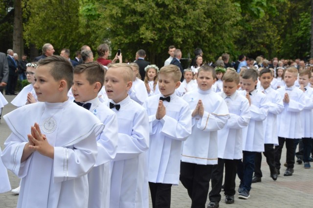 Bełchatów. Pierwsza Komunia Św. w parafii Narodzenia NMP