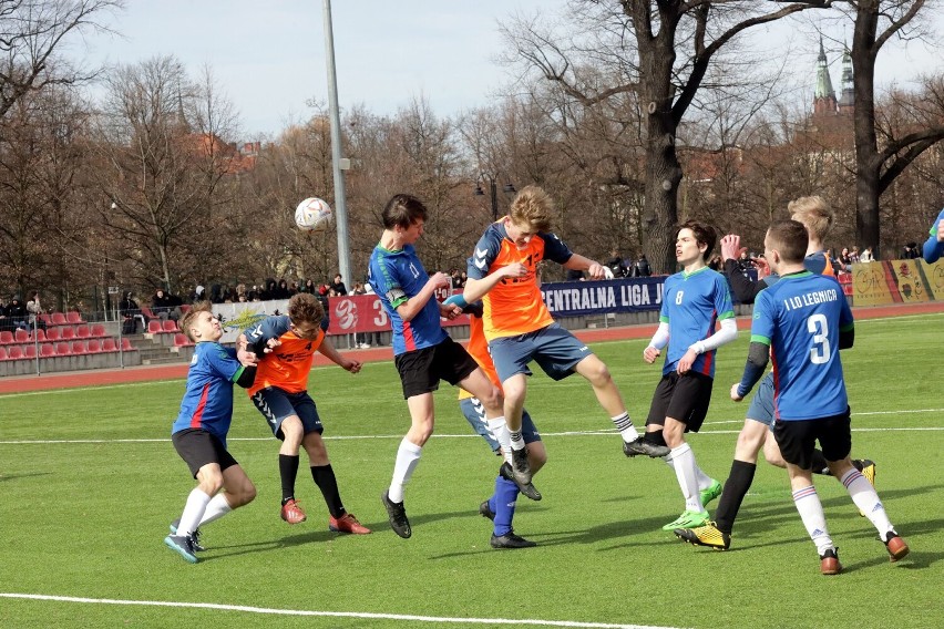 Legnica: Drużyny I LO i II LO rozegrały mecz piłki nożnej, zobaczcie zdjęcia