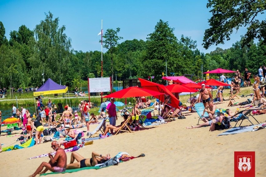 Łodzianie wypoczywają na Malince w Zgierzu. Na zgierskim kąpielisku jest tanio i nie ma kolejek!