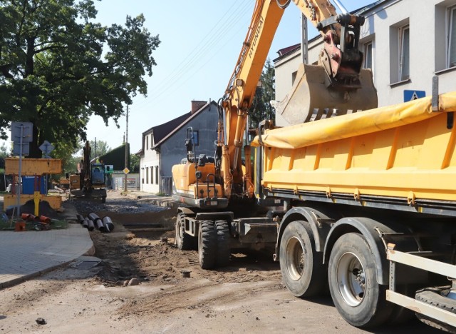 Trwają roboty na środkowej części ulicy Cymerysa – Kwiatkowskiego w Radomiu. Ulica jest zamknięta dla ruchu w tym miejscu, także przy skrzyżowaniu z ulicą Białą.