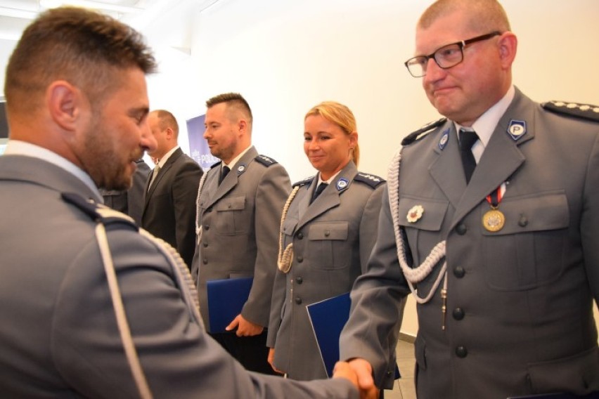 Funkcjonariusze z Komendy Powiatowej Policji w Nowym Dworze...