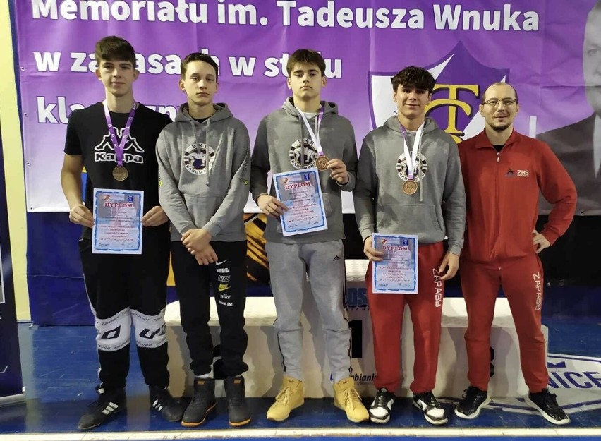 Dwanaście medali dla zawodników ZKS Radomsko w Pabianicach i Radomiu