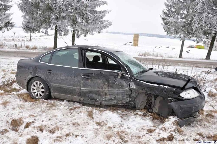 Wypadek na skrzyżowaniu w gminie Drohiczyn. 2 osoby trafiły do szpitala [ZDJĘCIA]