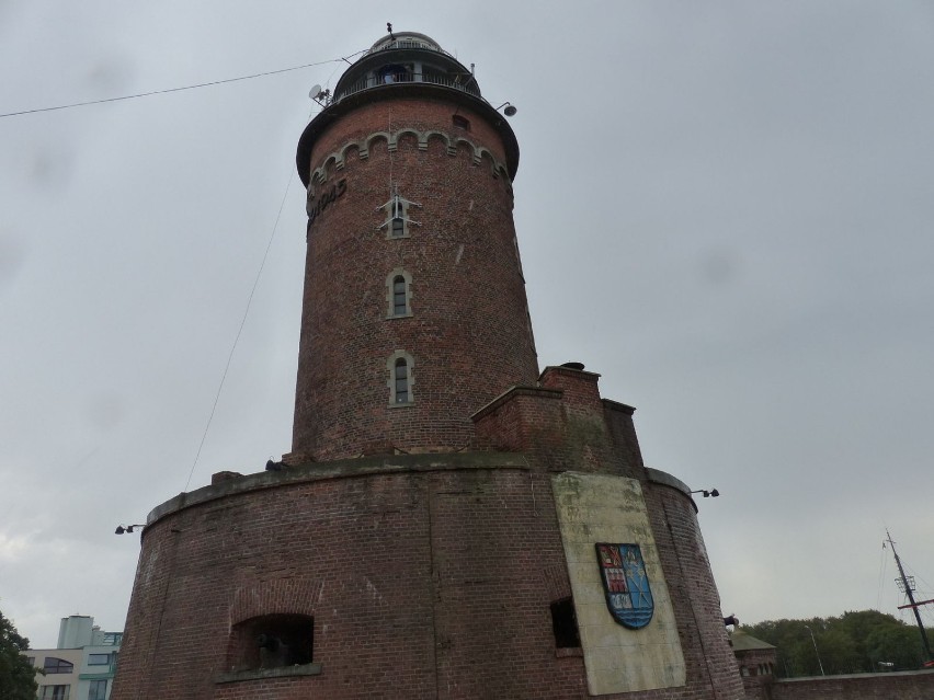 Wieżę latarni morskiej zbudowano w 1899 r. na okrągłym...