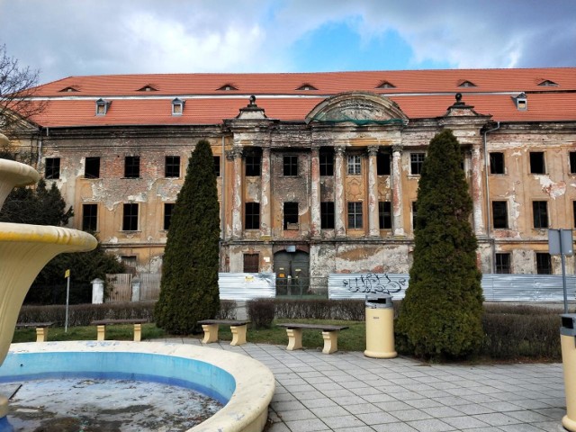 Warto zobaczyć, jak wyglądają wnętrza żarskiego zamku w filmie grupy eksploracyjnej Urbex.