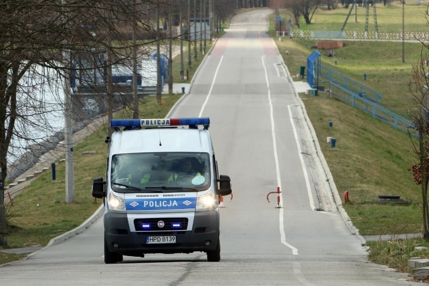 Wśród rozważanych przez rządowy zespół nowych obostrzeń jest...