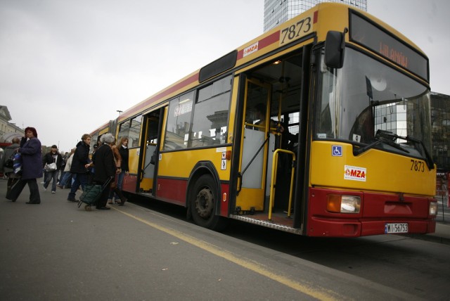 Co zamiast 521 na Ochocie i w Centrum? ZTM tłumaczy cięcia