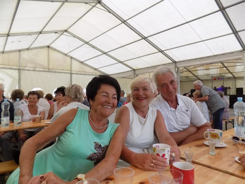 Piknik ostrowskich seniorów na Piaskach [FOTO]
