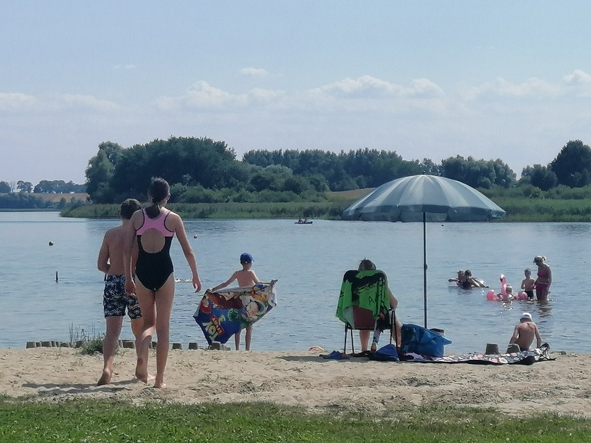 Nie kąp się tuż po obfitym posiłku. Zanim wejdziesz do wody,...