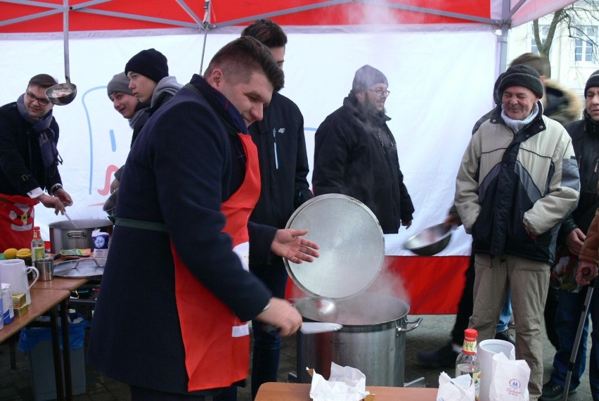 Gotowanie z burmistrzem Okrasą na placu Legionów w Wieluniu[Zdjęcia]