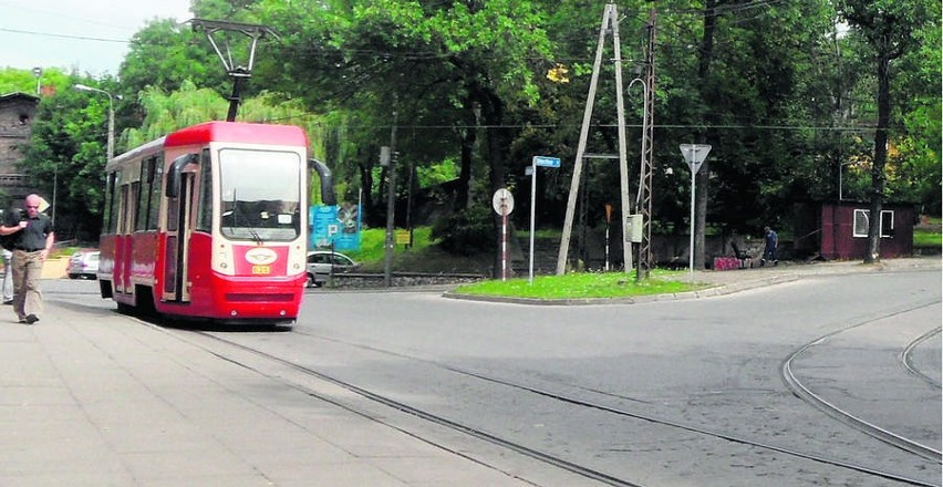 1982: Konstantynów
Linia tramwajowa pod biurowiec dawnego...