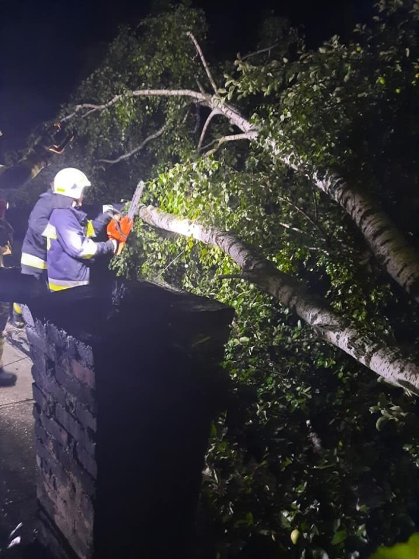 Nawałnice nad pow. zawierciańskim. Ewakuowano blisko 300 osób z obozu harcerskiego w Kostkowicach