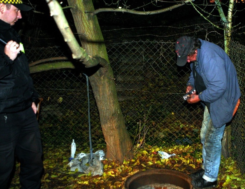 Funkcjonariusze codziennie sprawdzają koczowiska bezdomnych...