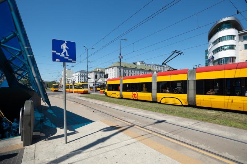 Tramwaje po dwóch latach wrócą na Wolską. Objazdy i zastępcze autobusy. Remont na skrzyżowaniu ul. Wolskiej i Młynarskiej