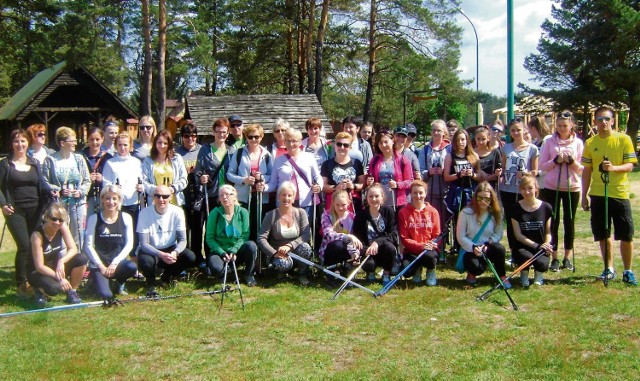 Blisko 60 osób wzięło udział w rajdzie nordic walkingu.