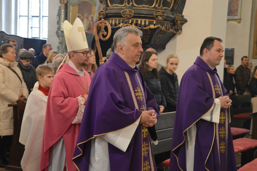 Oddali hołd ofiarom mordu na plebanii w Lęborku. Przewodniczył biskup lwowski