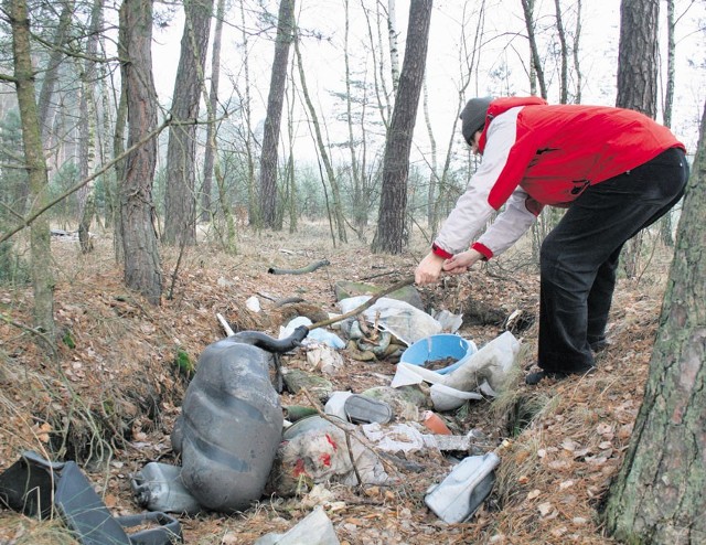 Lasy powiatu tomaszowskiego są pełne śmieci