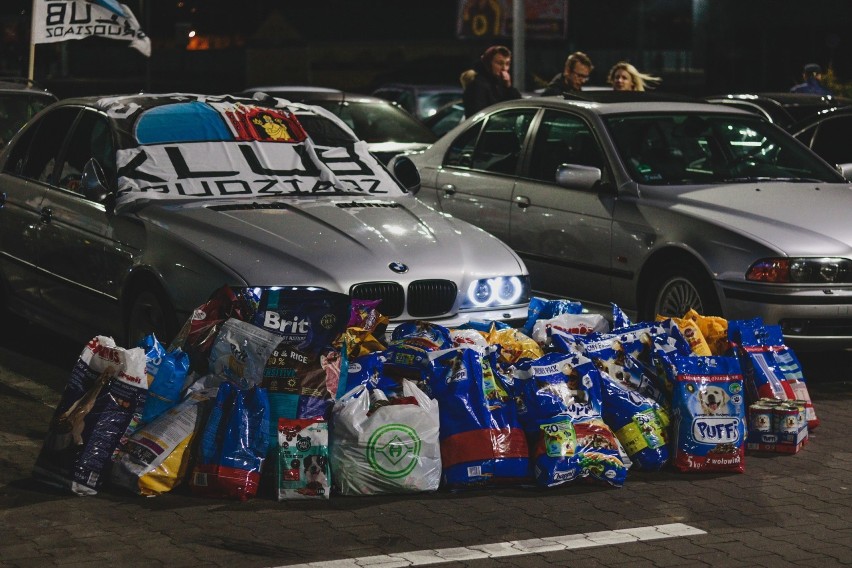 Miłośnicy aut marki bmw spotkali się w niedzielny wieczór na...