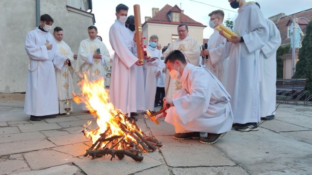 Wigilia paschalna w parafii św. Jakuba w Piotrkowie, 03.04.2021