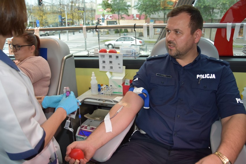 Częstochowa. Policyjna akcja „Oddaj krew dla ofiar wypadków” ZDJĘCIA