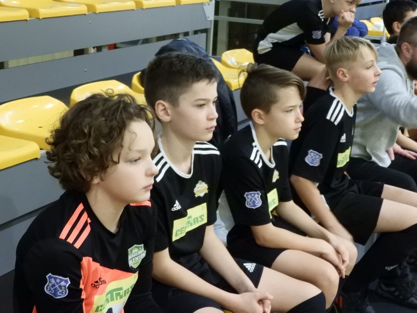 Krotoszyn: Piłkarze reprezentujący SP nr 8 w Krotoszynie mistrzami powiatu w futsalu. W nagrodę zagrają w zmaganiach regionu