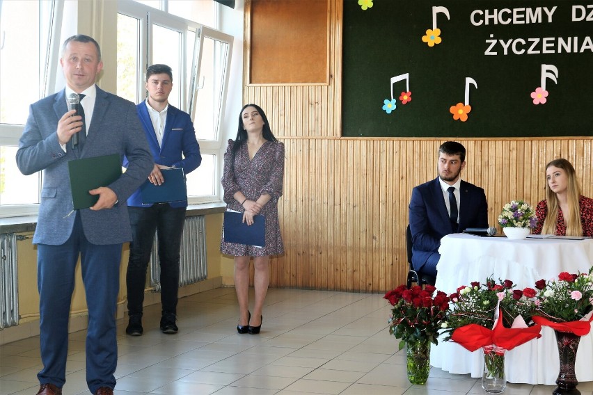 Obchody Dnia Nauczyciela w szkołach w Dubiecku i Nienadowej.
