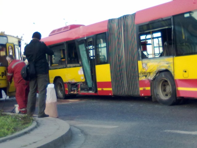 Zderzenie tramwaju i autobusu przy mostach Warszawskich