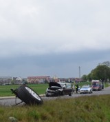 Zderzenie samochodów pod Stargardem. Oderwało się koło 