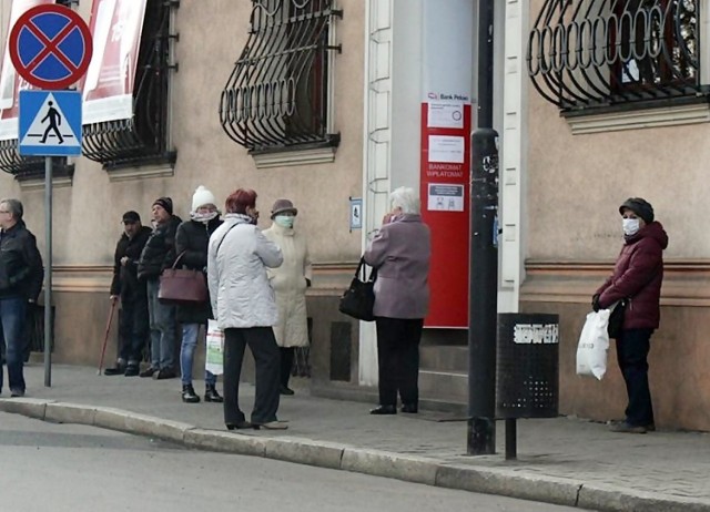 Ulica w Zabrzu. W tym mieście mamy do czynienia z gwałtownym wzrostem zakażeń koronawirusem