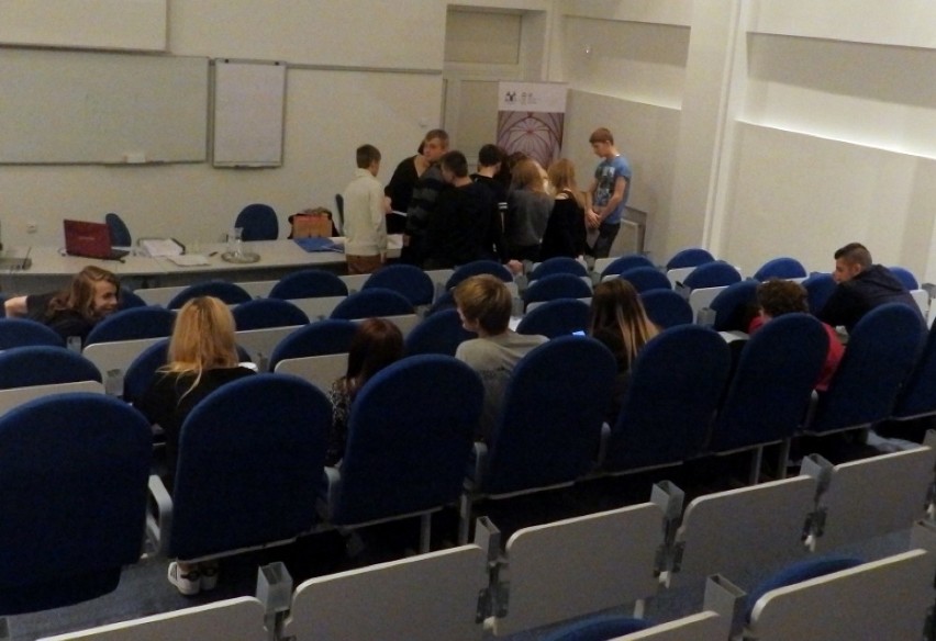 Uczniowie ZSP nr 2 uczą się archeologii w Muzeum Zamkowym w Malborku