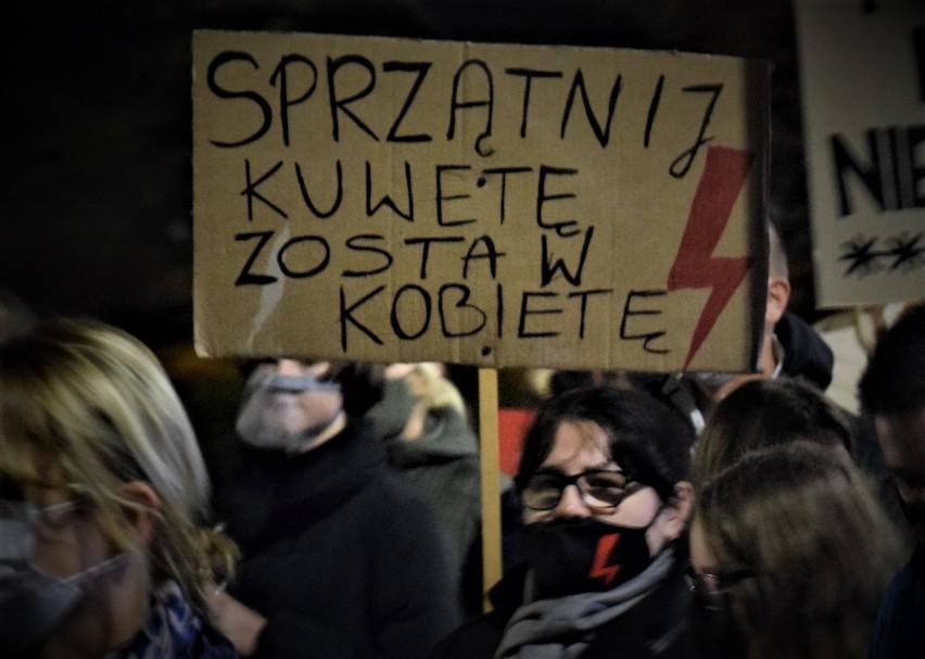 Strajk Kobiet. Największa i najgłośniejsza demonstracja przeszła przez Kędzierzyn. Protestujących wsparli między innymi motocykliści