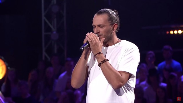 Paweł Tymiński zaśpiewał utwór Dawida Podsiadło "Nieznajomy"