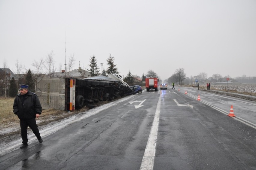 Wypadek w Grzegorzewie. Jedna osoba nie żyje