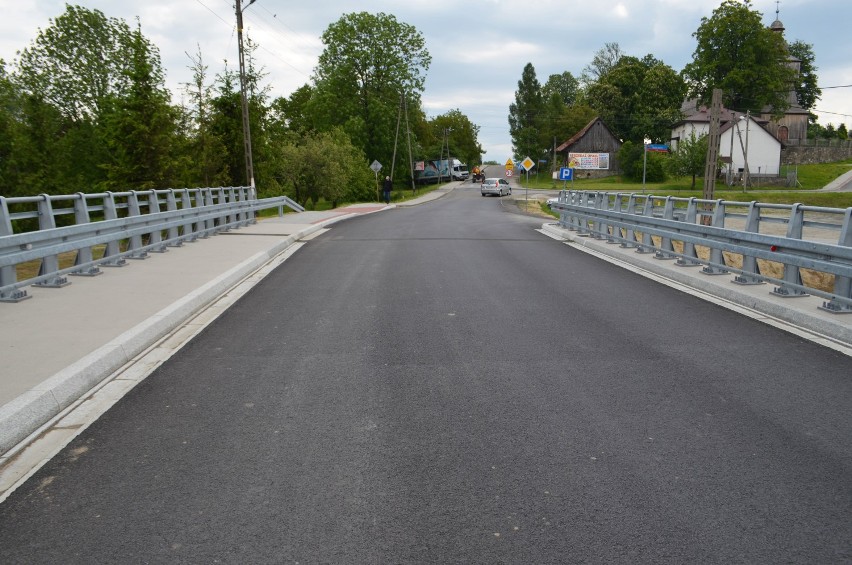 Przecięto wstęgę na moście w Rogach. Tempo remontu było rekordowe [ZDJĘCIA]