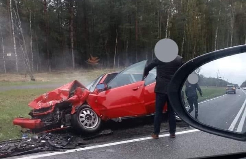 Czołowe zderzenie na DK46 między Lisowem a Herbami. Dziecko jechało w jednym z pojazdów