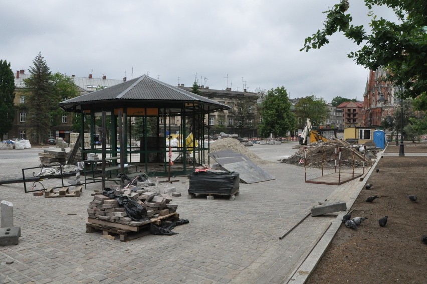 Kraków. Bal wiedeński wokół kiosku na Rynku Podgórskim [ZDJĘCIA]