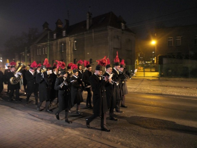 Orkiestra górnicza kopalni Mysłowice Wesoła obudziła mieszkańców w Barbórkę.