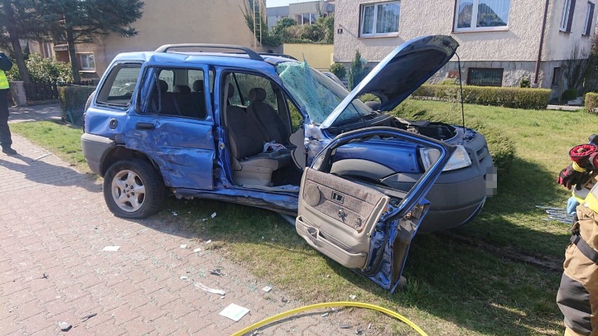 Wypadek na skrzyżowaniu w Rakoniewicach. Ciężarówka zderzyła się z osobówką 