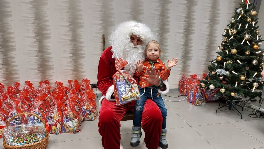 Święty Mikołaj obdarował prezentami podopiecznych Darów Losu...