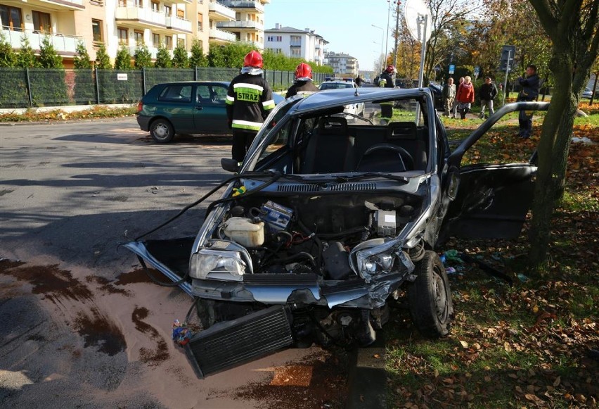 Zderzyły się dwa auta na ul. Modrzewskiego w Piotrkowie