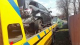 Wypadek na drodze krajowej 42 w Praszce. Jedna osoba została ranna. Zderzyły się tam ford mondeo i volkswagen golf 