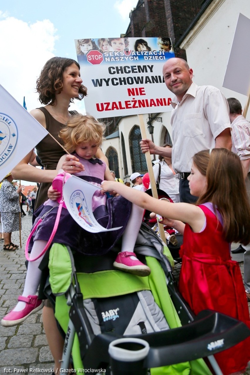 Stop seksualizacji naszych dzieci! "Marsz Rodzin" przeszedł ulicami Wrocławia (ZDJĘCIA)