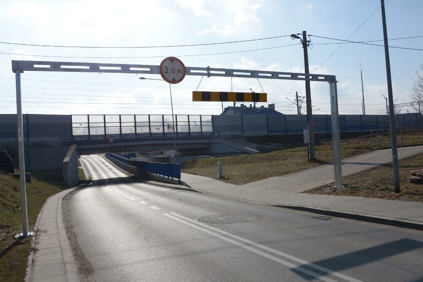 Bochnia. Przed wiaduktem na ulicy Wygoda są już bramownice. Czy to zapobiegnie forsowaniu przeprawy przez ciężarówki?