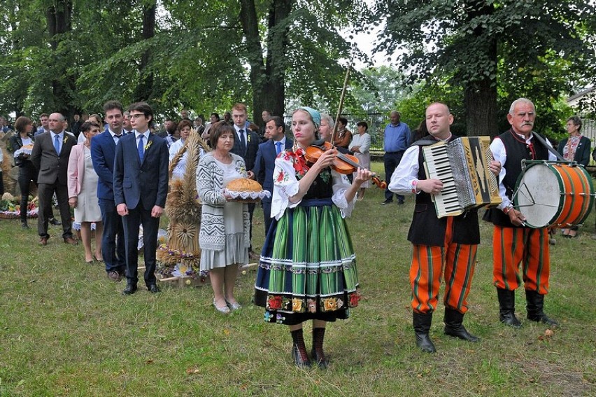 Uroczystości dożynkowe zakończyła procesja eucharystyczna...